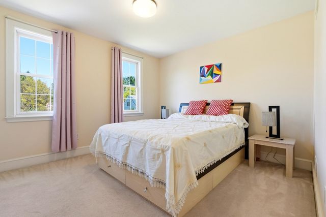 1 Village Ln, Littleton, MA 01460