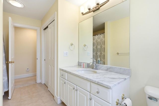 1 Village Ln, Littleton, MA 01460