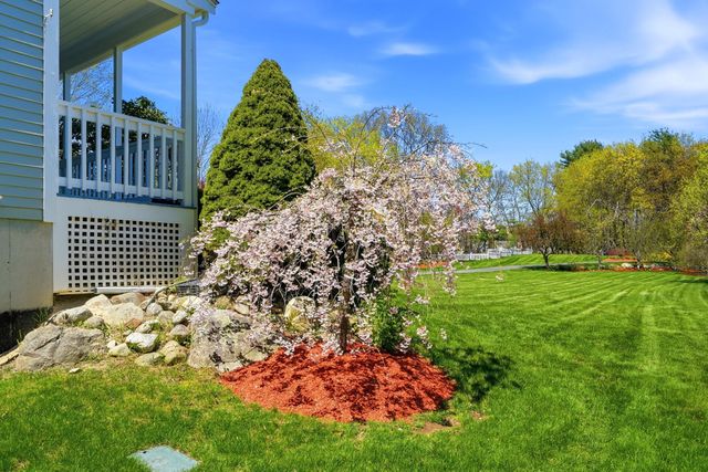 1 Village Ln, Littleton, MA 01460