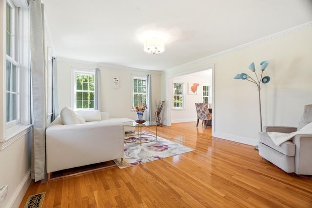 1 Village Ln, Littleton, MA 01460