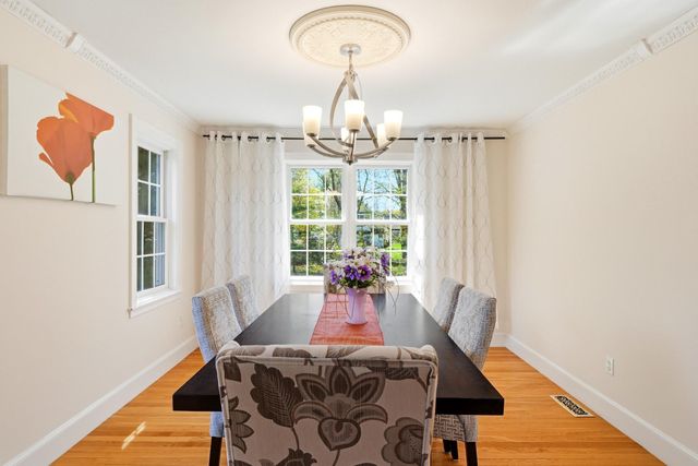 1 Village Ln, Littleton, MA 01460