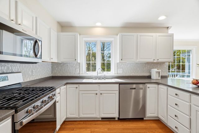 1 Village Ln, Littleton, MA 01460
