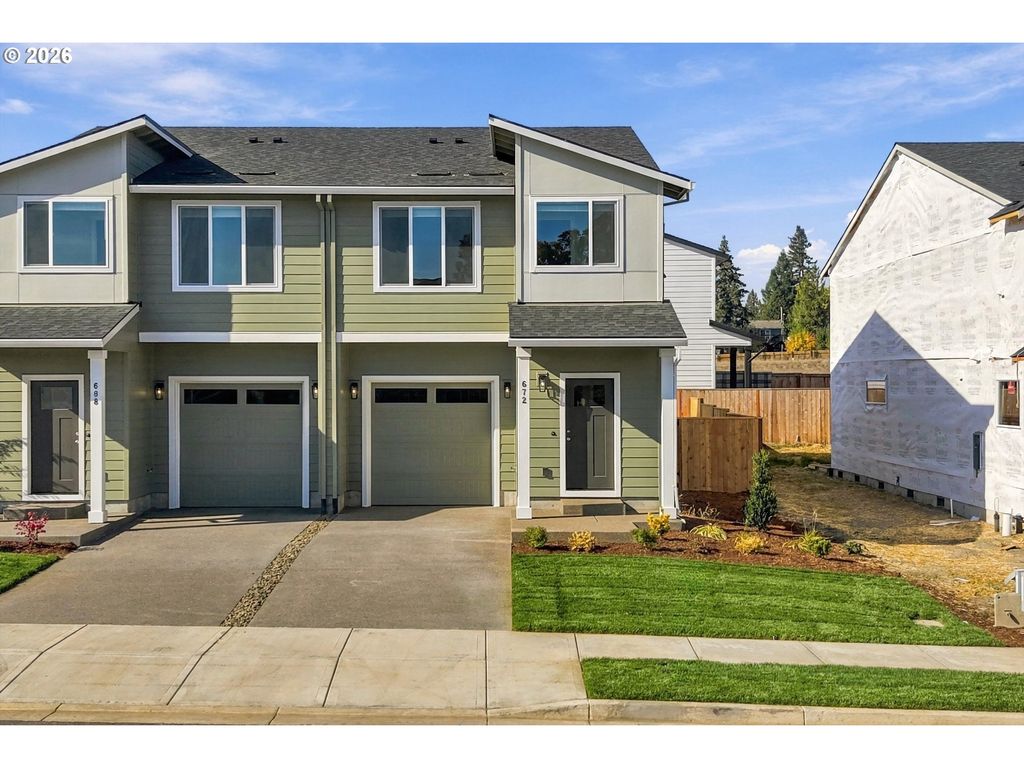 Image 1 of property listing at 672 S 5th St, Carlton, OR 97111