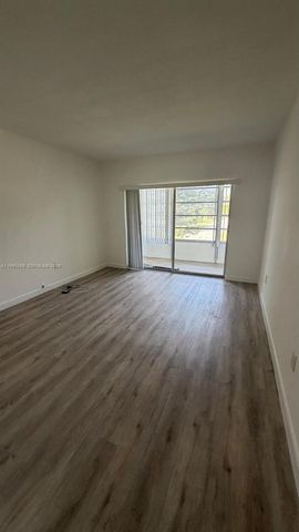 2790 NE 201st Ter H217, Aventura, FL 33180