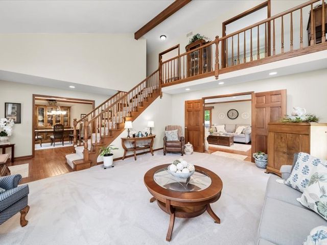 1625 Churchill Court, Libertyville, IL 60048