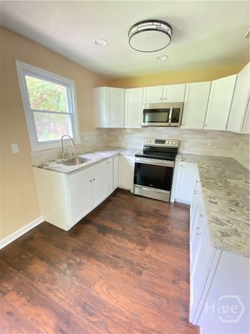 1302 E 70th Street, Savannah, GA 31404
