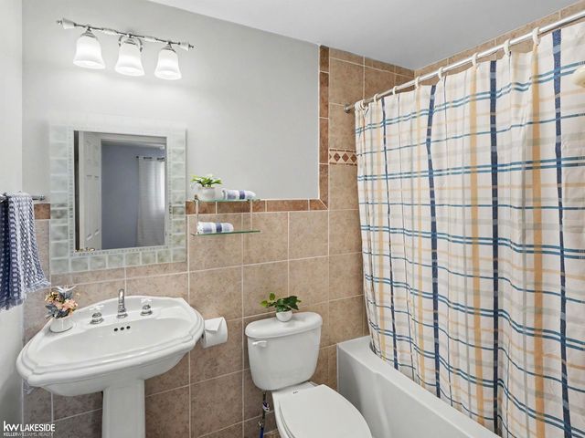 2747 Southlawn Street, Ypsilanti, MI 48197