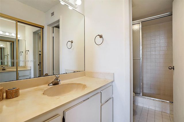 6475 W Oakland Park Blvd 505, Lauderhill, FL 33313