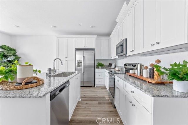 9429 N Sepulveda Blvd. 3, North Hills (los Angeles), CA 91343