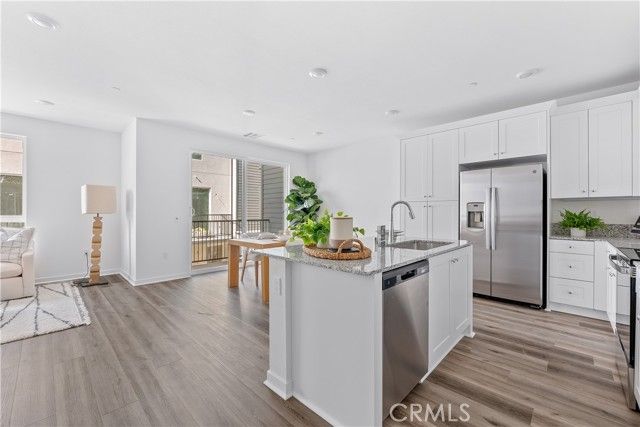 9429 N Sepulveda Blvd. 3, North Hills (los Angeles), CA 91343