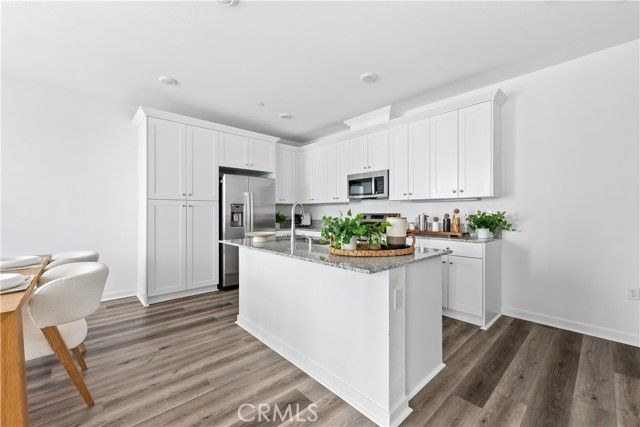 9429 N Sepulveda Blvd. 3, North Hills (los Angeles), CA 91343