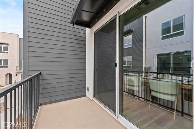 9429 N Sepulveda Blvd. 3, North Hills (los Angeles), CA 91343