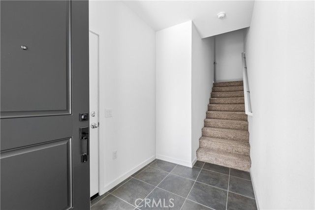 9429 N Sepulveda Blvd. 3, North Hills (los Angeles), CA 91343