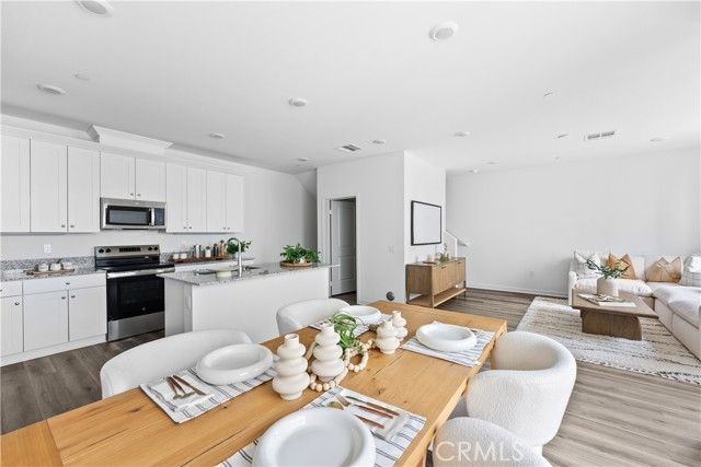 9429 N Sepulveda Blvd. 3, North Hills (los Angeles), CA 91343