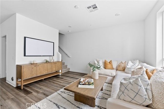 9429 N Sepulveda Blvd. 3, North Hills (los Angeles), CA 91343