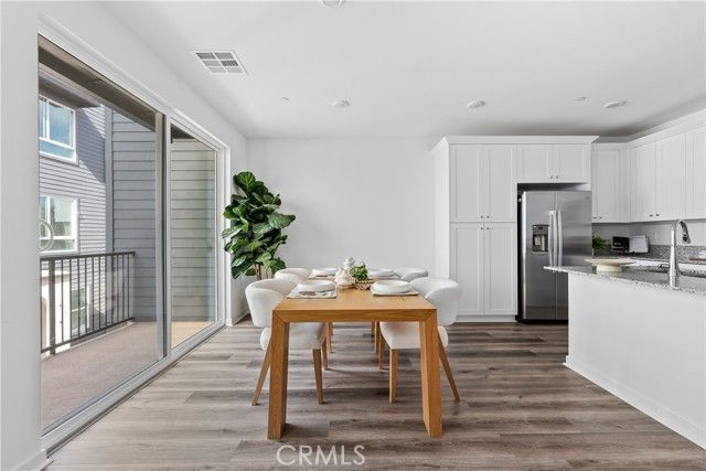 9429 N Sepulveda Blvd. 3, North Hills (los Angeles), CA 91343