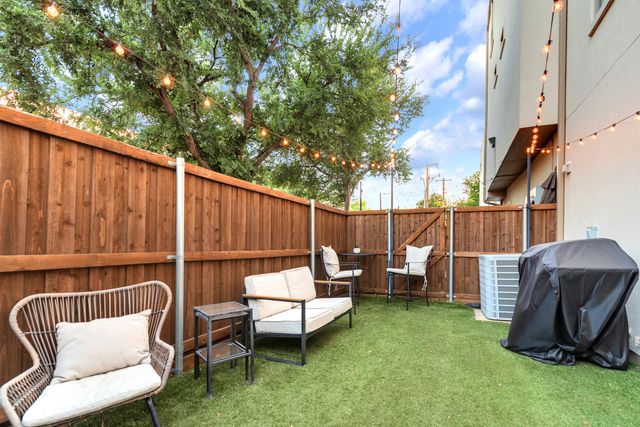2100 N Fithugh Avenue K, Dallas, TX 75204