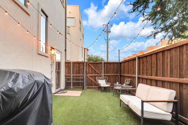 2100 N Fithugh Avenue K, Dallas, TX 75204