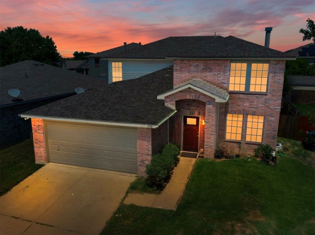 8709 Hunters Creek Drive, Fort Worth, TX 76123