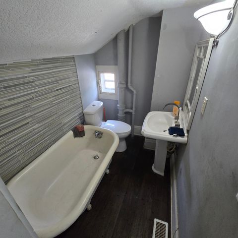 1025 Mclean Avenue, Saint Paul, MN 55106