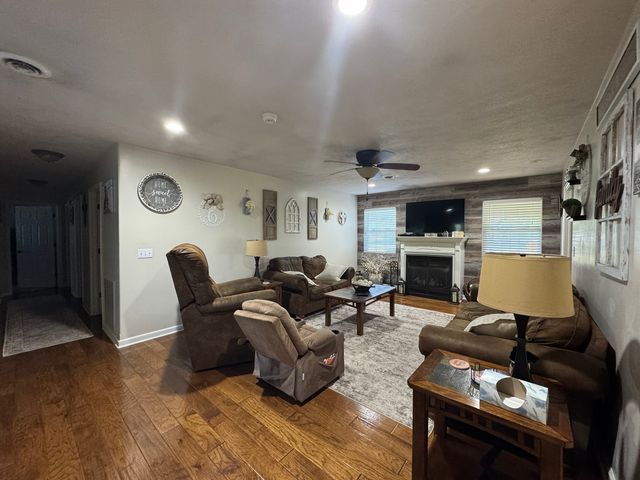 14669 Gossett Road, West Frankfort, IL 62896