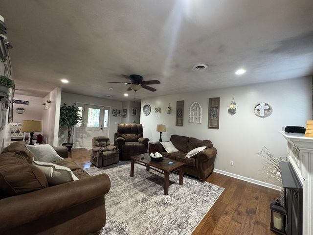 14669 Gossett Road, West Frankfort, IL 62896