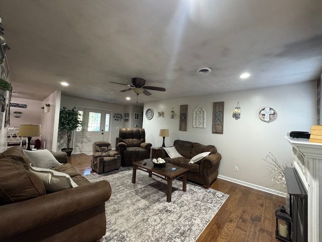 14669 Gossett Road, West Frankfort, IL 62896