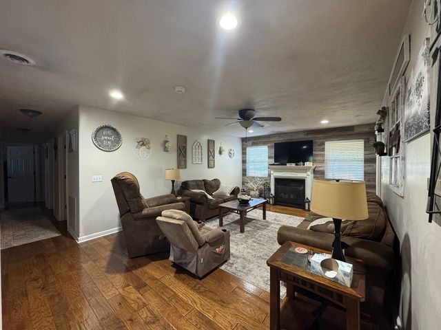 14669 Gossett Road, West Frankfort, IL 62896