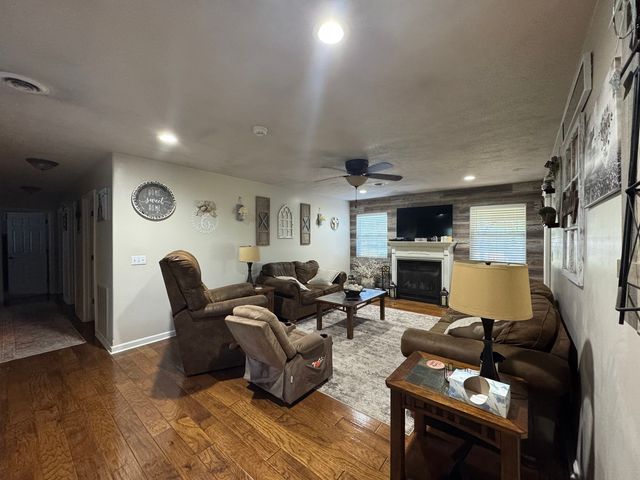 14669 Gossett Road, West Frankfort, IL 62896