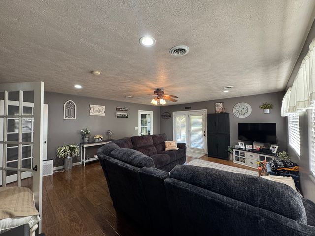 14669 Gossett Road, West Frankfort, IL 62896