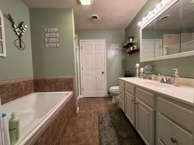 14669 Gossett Road, West Frankfort, IL 62896