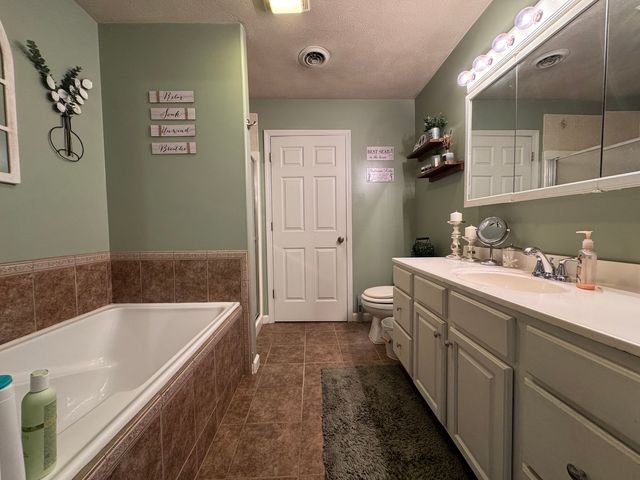 14669 Gossett Road, West Frankfort, IL 62896