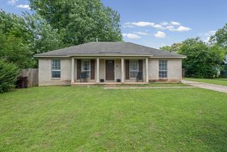 902 QUAIL CHASE LN, Collierville, TN 38017