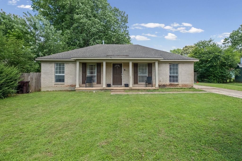 902 QUAIL CHASE LN, Collierville, TN 38017