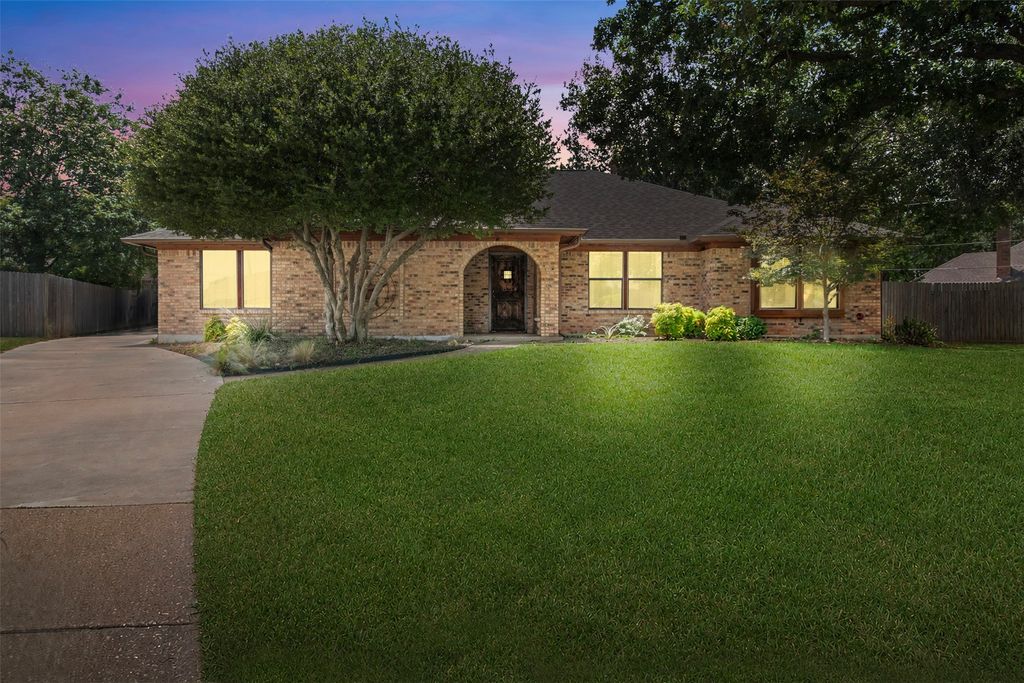 4812 Arabian Court, Arlington, TX 76017
