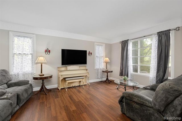 757 Foxhall Road, Bloomfield Hills, MI 48304