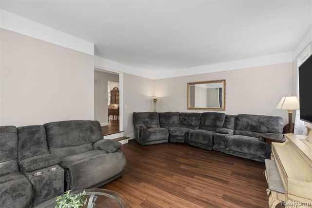 757 Foxhall Road, Bloomfield Hills, MI 48304