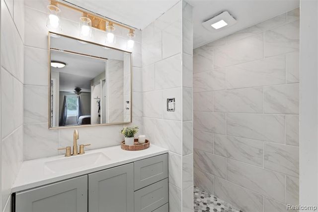 757 Foxhall Road, Bloomfield Hills, MI 48304