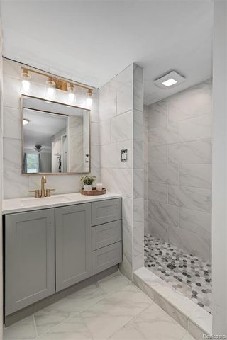 757 Foxhall Road, Bloomfield Hills, MI 48304