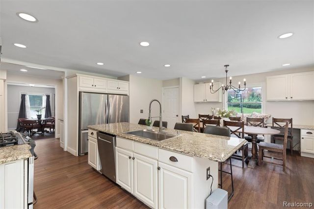 757 Foxhall Road, Bloomfield Hills, MI 48304