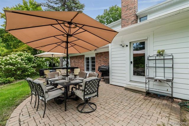 757 Foxhall Road, Bloomfield Hills, MI 48304