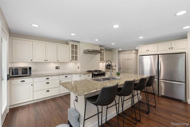 757 Foxhall Road, Bloomfield Hills, MI 48304