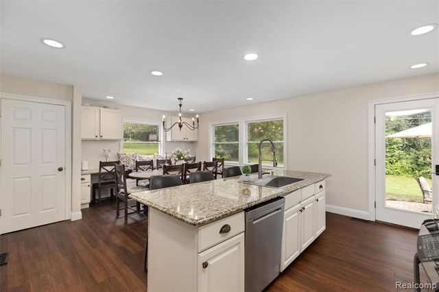757 Foxhall Road, Bloomfield Hills, MI 48304