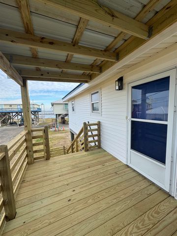 126 East Central Avenue, Grand Isle, LA 70358