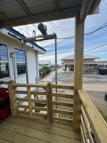 126 East Central Avenue, Grand Isle, LA 70358