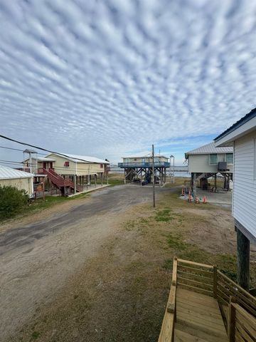 126 East Central Avenue, Grand Isle, LA 70358