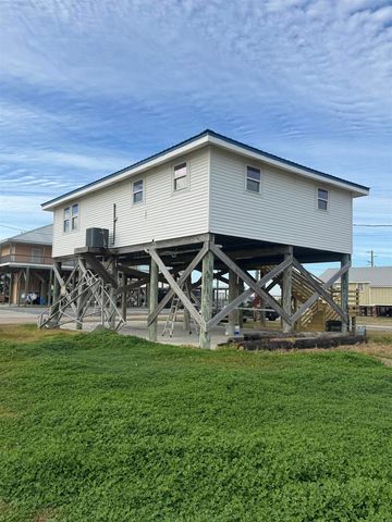 126 East Central Avenue, Grand Isle, LA 70358
