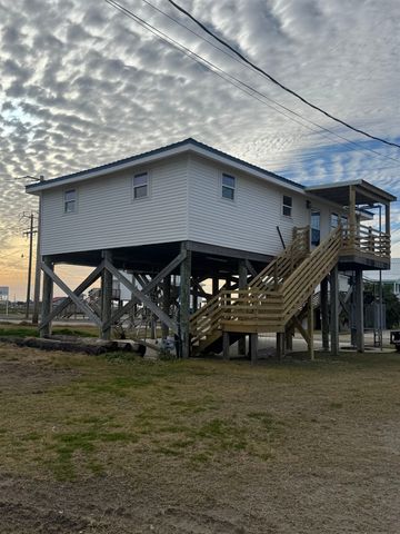 126 East Central Avenue, Grand Isle, LA 70358