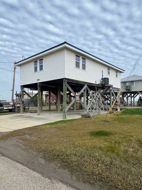 126 East Central Avenue, Grand Isle, LA 70358