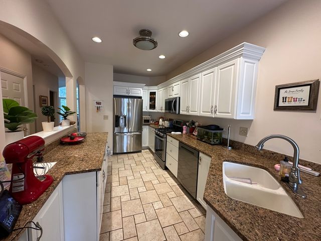 122 E KNIGHTON Place, Elmhurst, IL 60126
